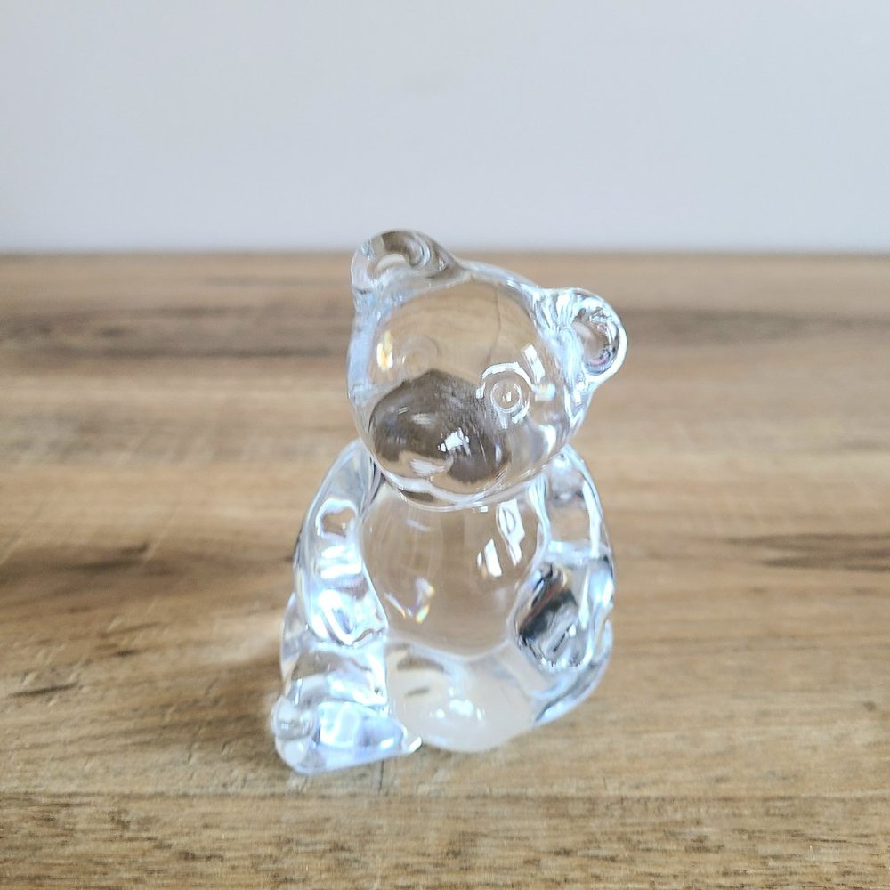 Art glass clear color Teddy bear figurine. Paper weight.